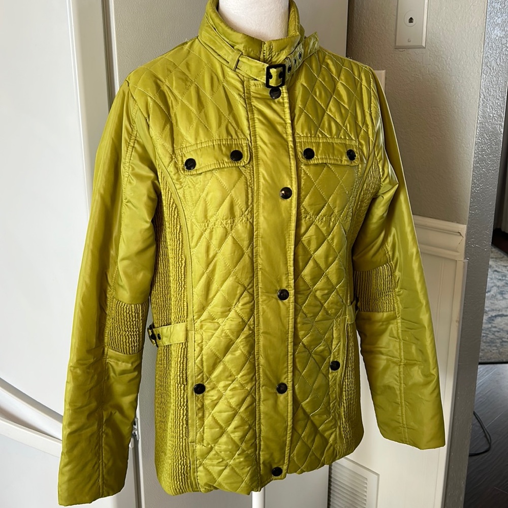 Super cute lime green jacket size “SP” zips up with snaps, pockets, fully lined